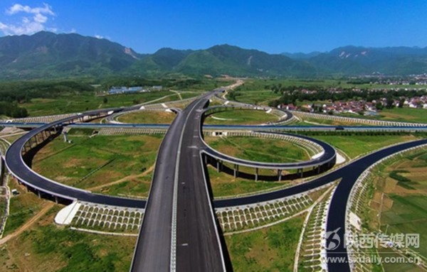 宝汉高速公路最新动态与小巷特色小店的惊喜之旅