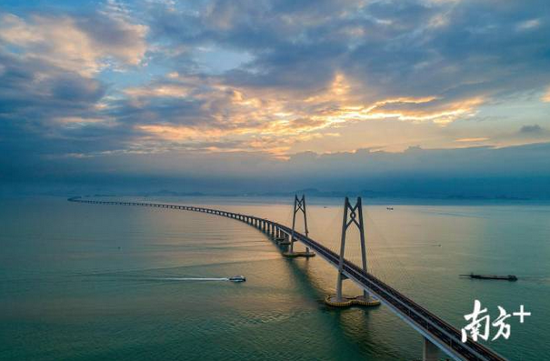 港珠澳大桥最新进展,影响与观点热议,最新消息一网打尽!