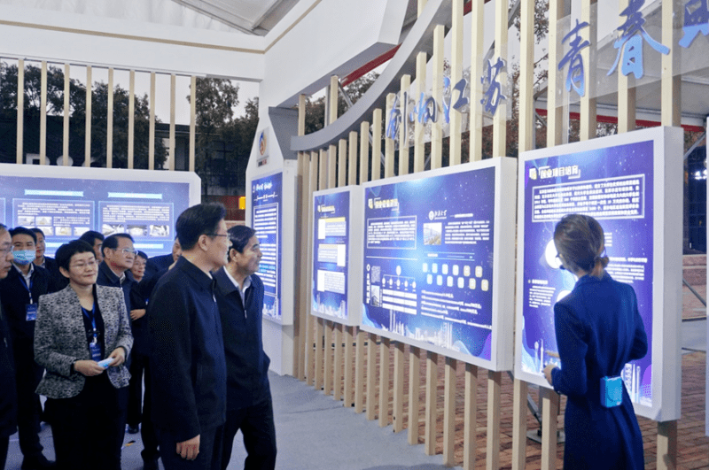 2024新奥门正牌资料大全,实地应用实践解读_VVR38.672结合版