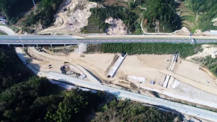 白帽高速出口最新动态，巷弄深处的隐藏瑰宝