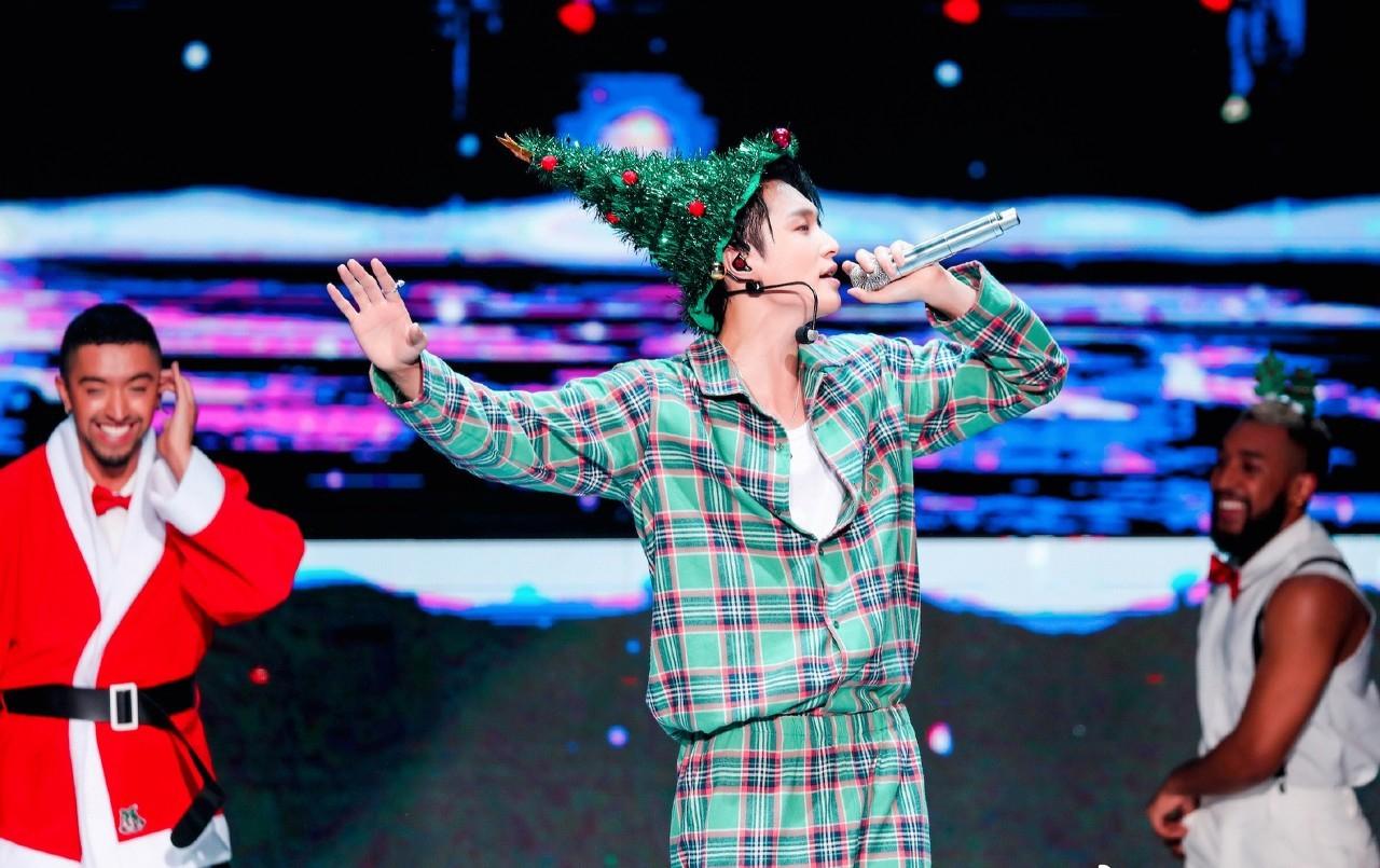 张艺兴最新发型侧面,巷弄深处的时尚魅力揭秘