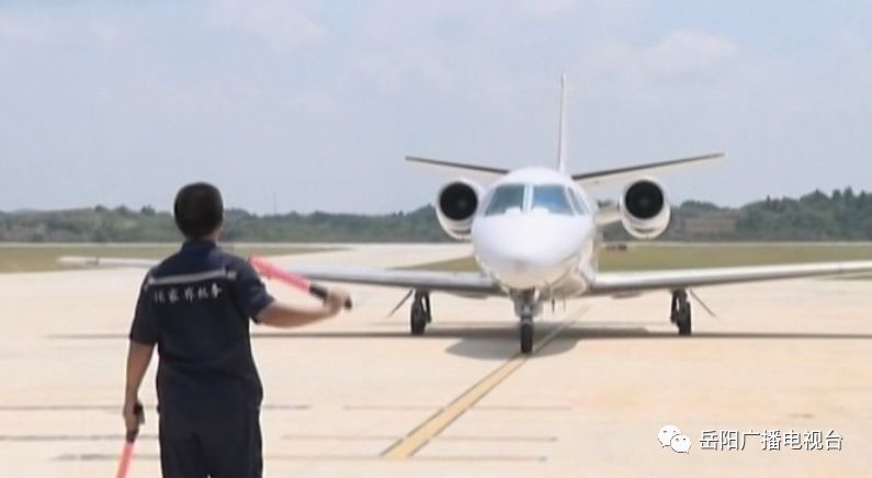 岳阳飞机场最新动态,探索自然美景之旅,追寻内心宁静与和谐