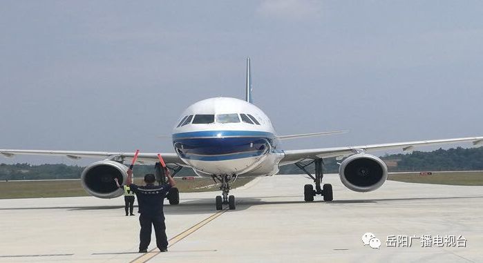 岳阳飞机场最新动态,探索自然美景之旅,追寻内心宁静与和谐