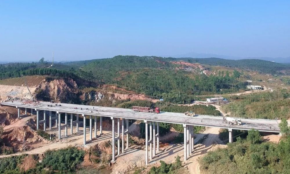 玉湛高速最新进展,一路向前,成就与自信并行,展现建设新篇章