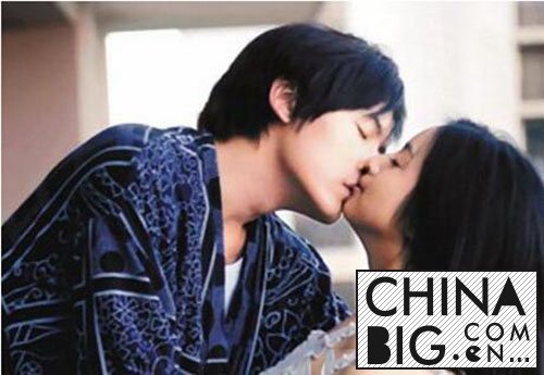 林依晨与郑元畅的最新旅程,自然美景中的心灵寻觅