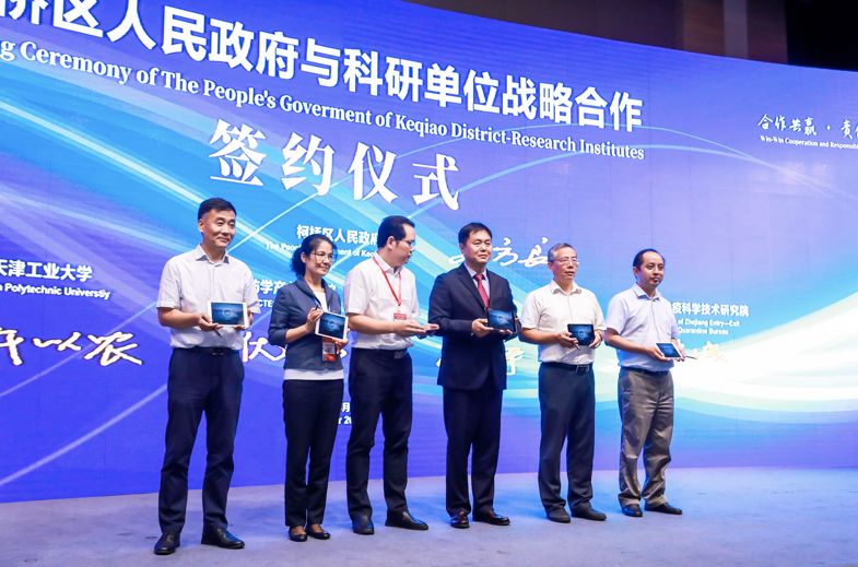 濠江论坛精准资料,新技术推动方略_LZC93.112传承版