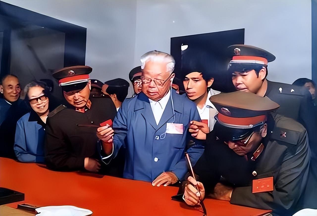 一肖100%中,决策信息解释_HQB97.385随身版