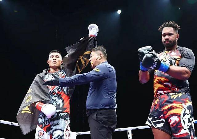 拳王争霸赛，温情故事与激烈对决的碰撞