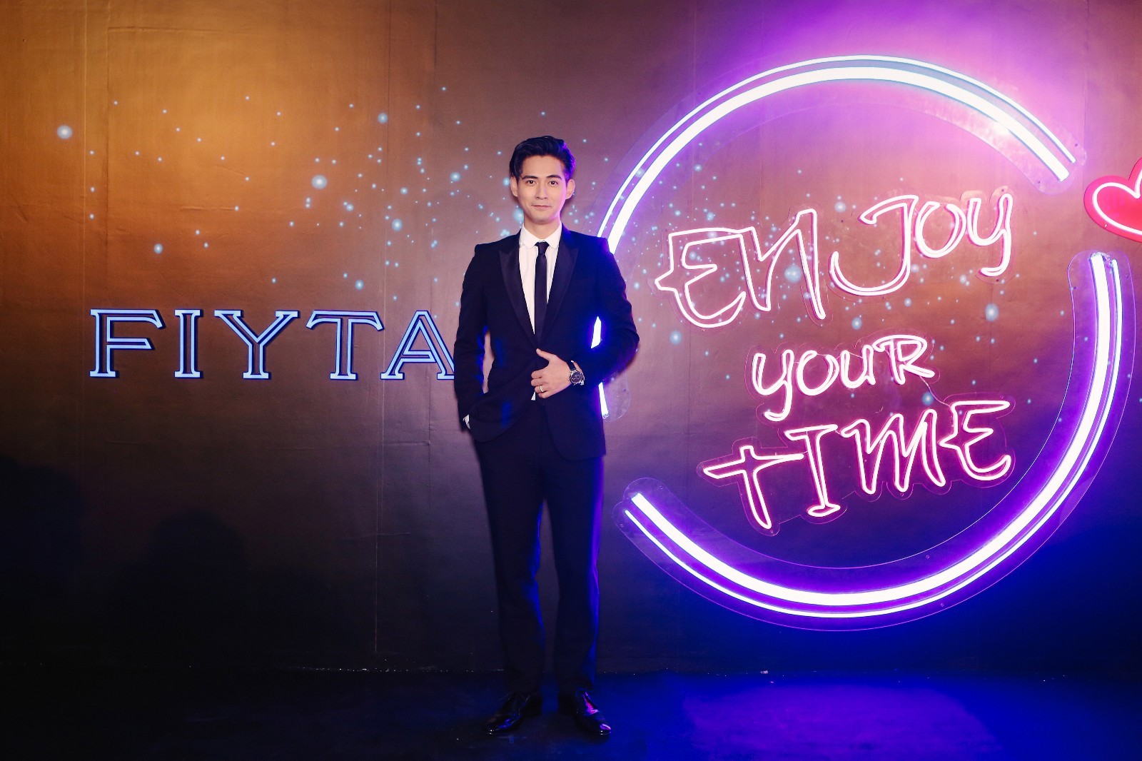 新澳门四肖三肖必开精准,时尚法则实现_创意版15.652