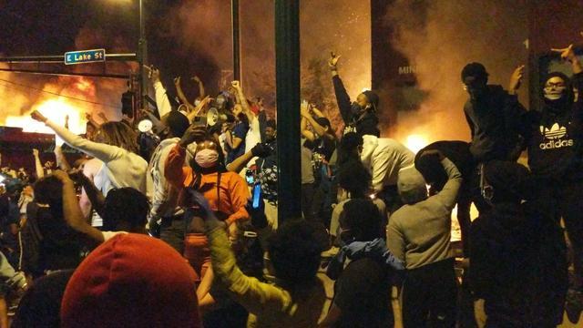 美国最新骚乱,自信与成就感的力量重塑社会动态观察