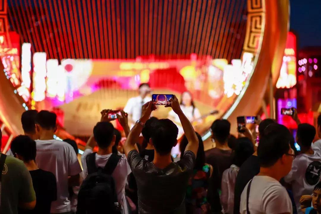 小城温馨日常中的最新热门商机探索与家的商机故事