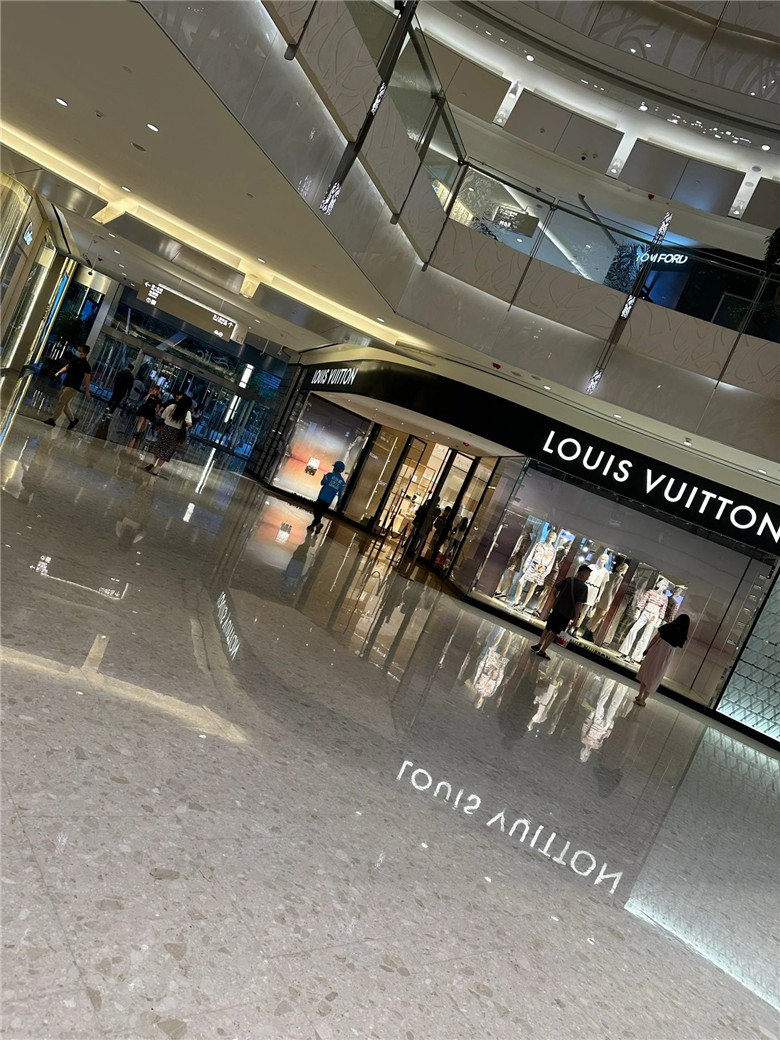 上海LV最新时尚，探寻自信与成就感的旅程