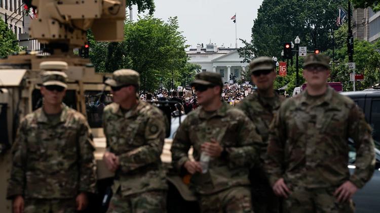 美国最新新冠疫情与自然美景的探险之旅对比观察