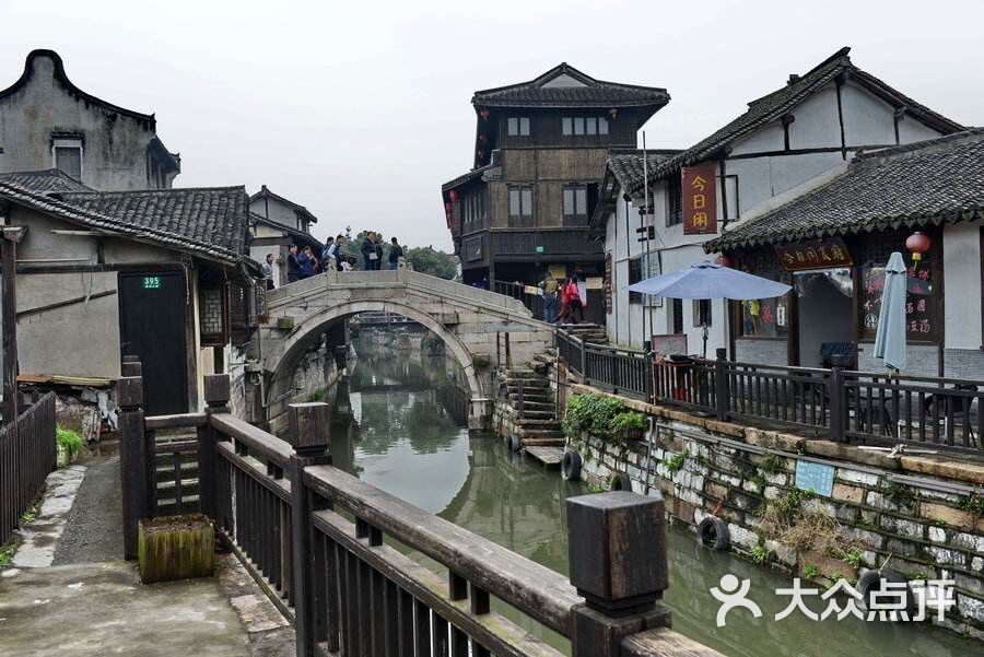 新场镇巷弄深处的独特小店,未知味蕾之旅探索