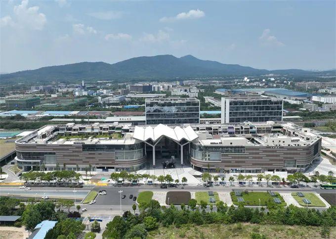 绿地地产最新动态,与自然美景的奇妙之旅,探寻内心平和与宁静的居所