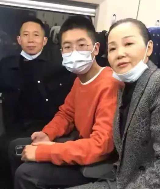 适合父母使用的最新手机推荐