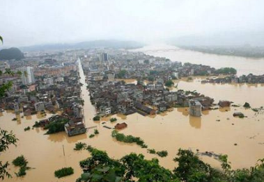 全国最新洪涝灾害中的小巷奇遇，特色小店的独特魅力