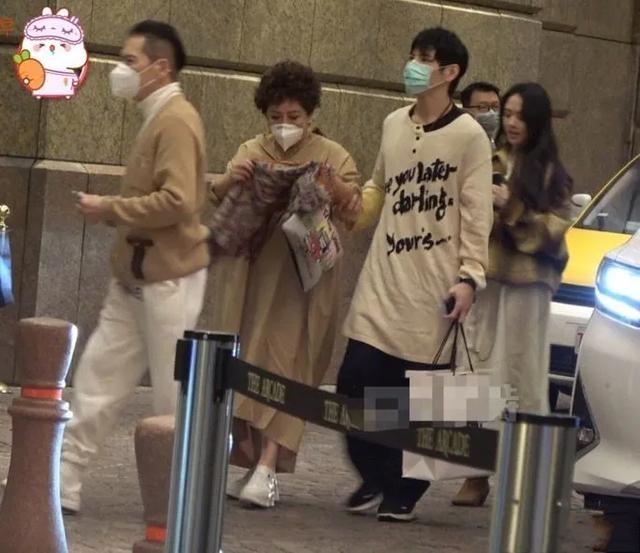 言承旭最新动态曝光，时代之星的不懈闪耀近照亮相