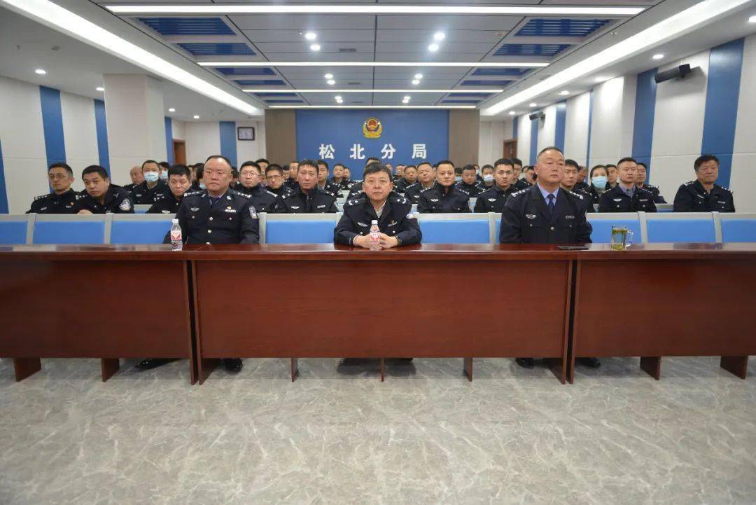 最新公安警示教育片揭示，小巷深处特色小店背后的秘密与警示故事