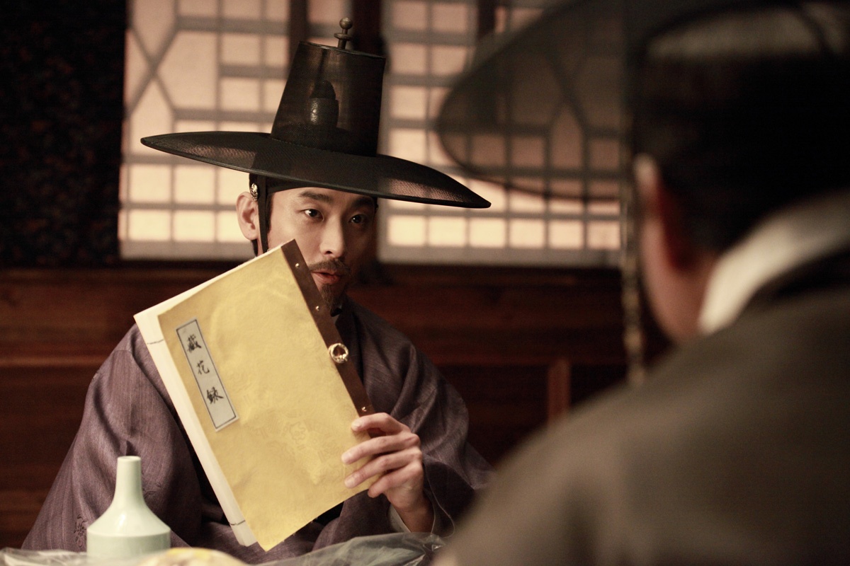 电影奸臣，自然美景中的心灵探险之旅，探寻内心的平和与宁静。