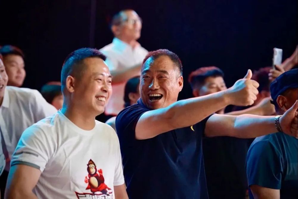 伍林风最新动态引领时尚新浪潮,潮流新纪元启幕!