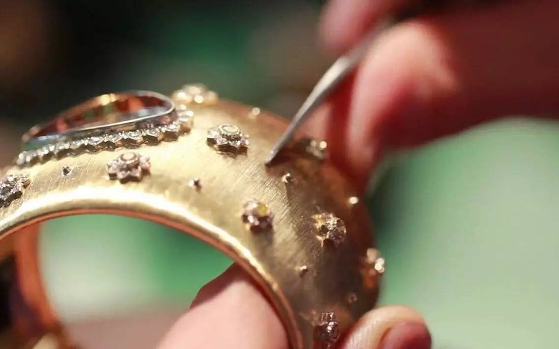 刚泰控股最新动态揭秘，小巷中的隐藏瑰宝闪耀登场