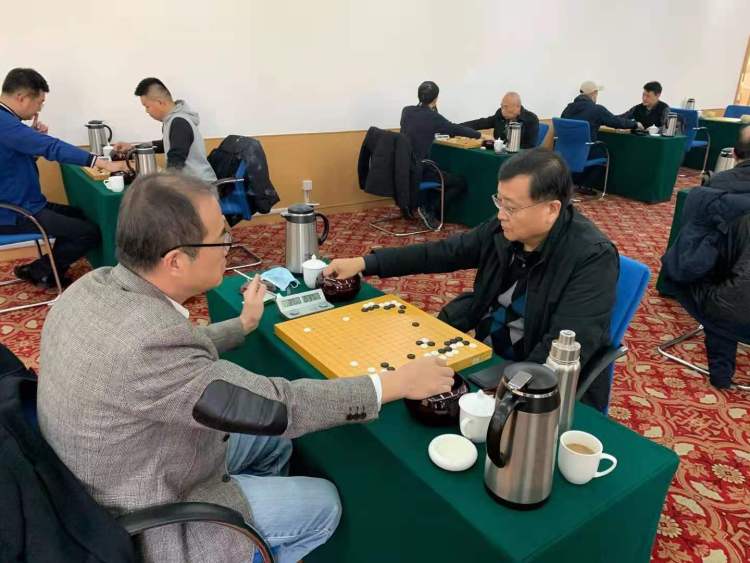 青岛围棋比赛，科技智战岛城，激烈对决展现智慧风采