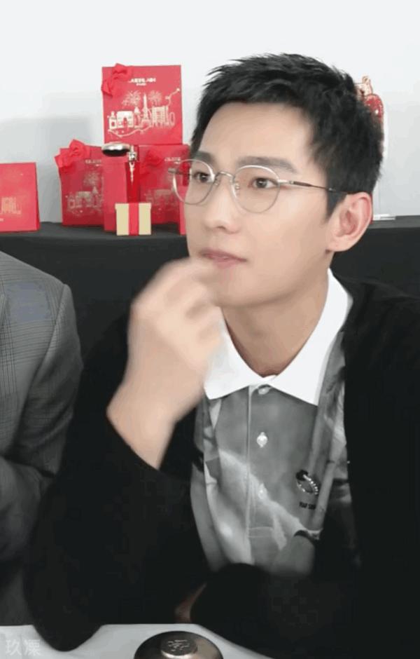 明星直播星光熠熠，网络长空映星光