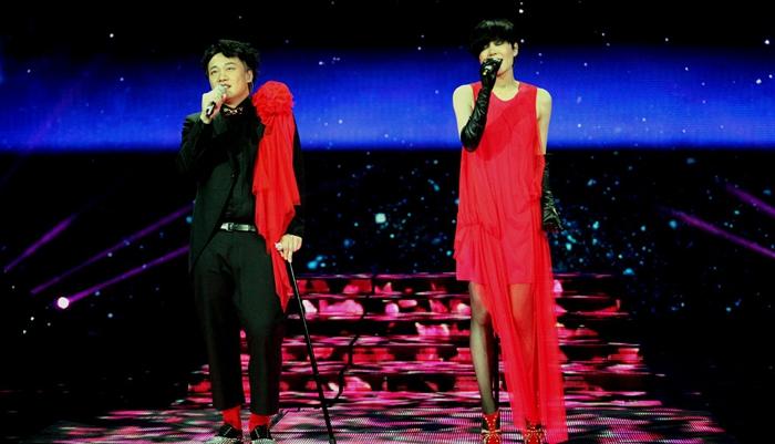 明星生日会背后的热闹与深思