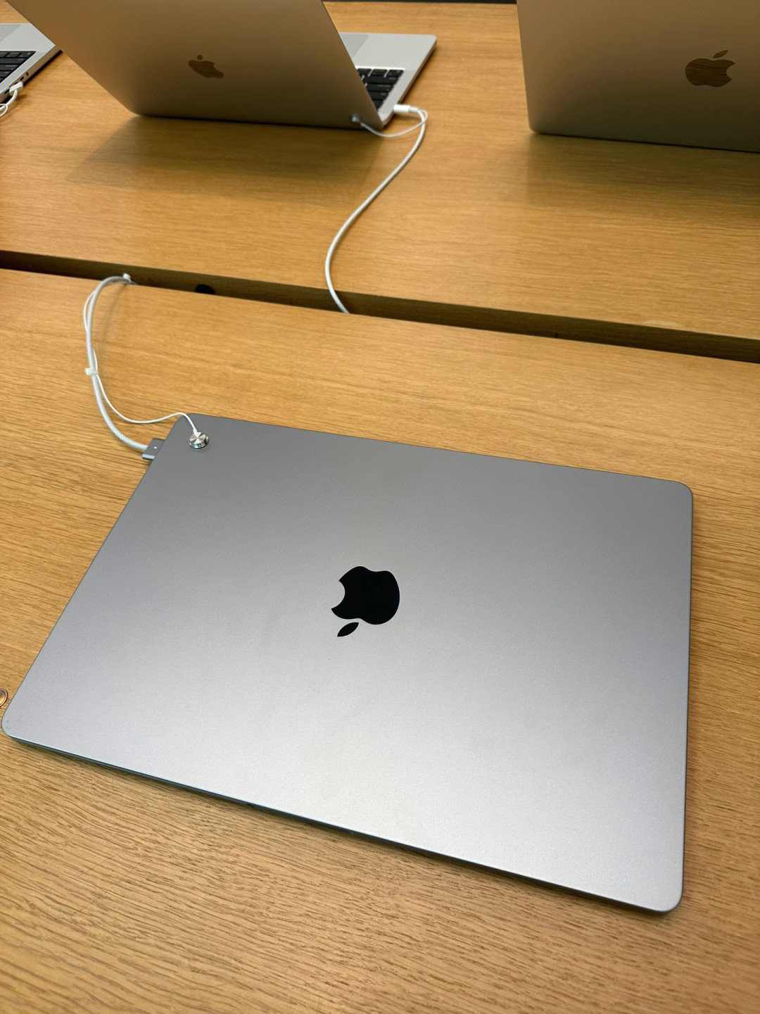 苹果新款笔记本电脑,苹果新款笔记本电脑,探索知识的新纪元,自信与成就感的源泉