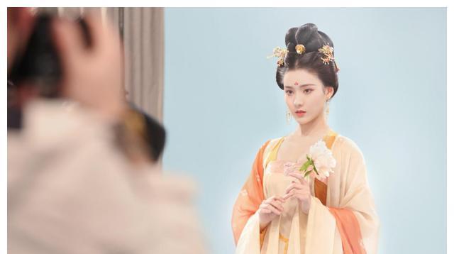 吕妍星光闪耀，时代之梦映现实