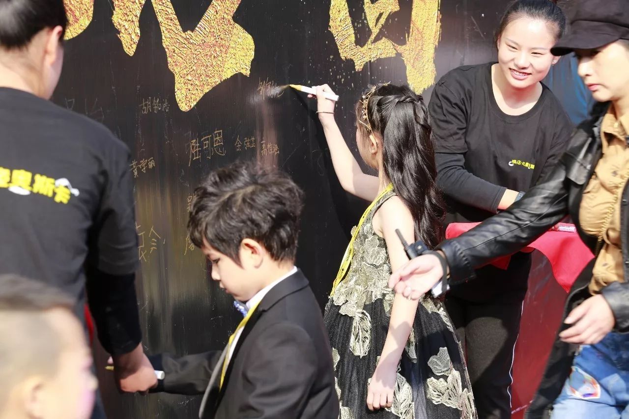 秋霞拍拍电影,励志人生展现学习变化的力量与自信之美