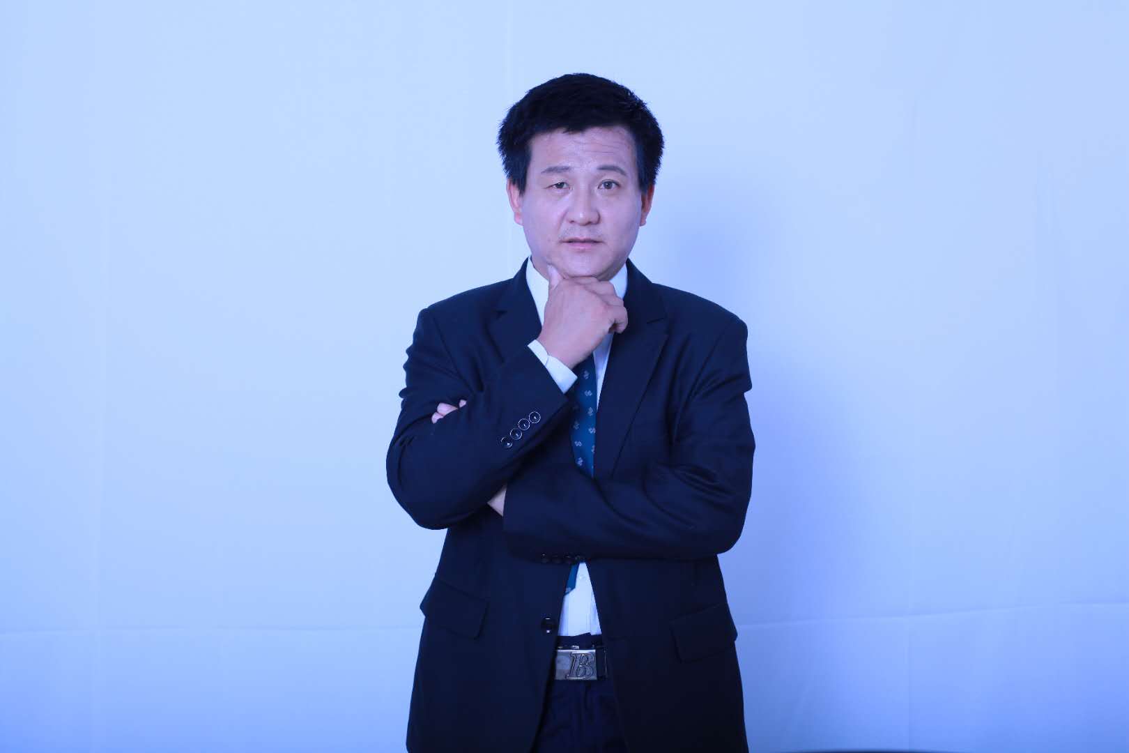 张铁演员，舞台到荧屏的转变之路——自信与成就感的力量之源