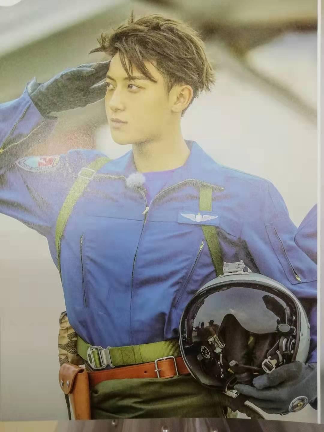 黄子韬2017最新写真,引领时尚潮流的新标杆