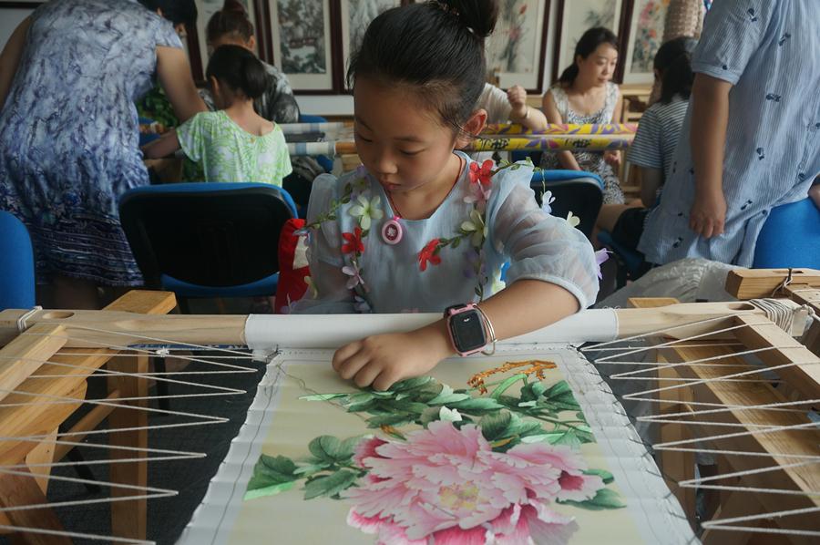 演员苏绣文与美食店的神秘小巷故事