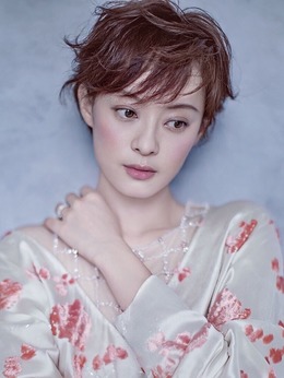 梅家欢乐日常,演员梅某与朋友圈的星光璀璨