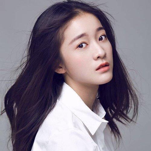 中国95后女演员与高科技的融合,未来生活体验的新纪元