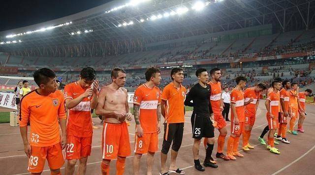 鲁能足球队最新动态概览