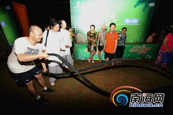 海口健美大赛精彩瞬间,肌肉男展现力量美