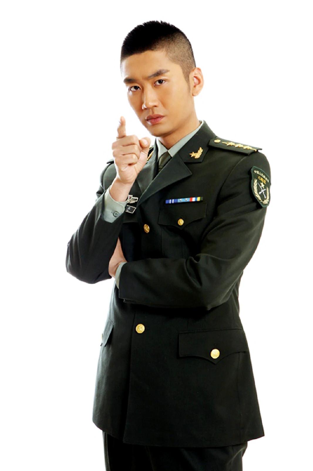 部队演员的角色与挑战,演绎与实战的双重考验