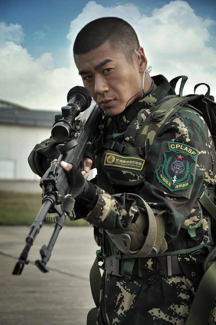 部队演员的角色与挑战,演绎与实战的双重考验