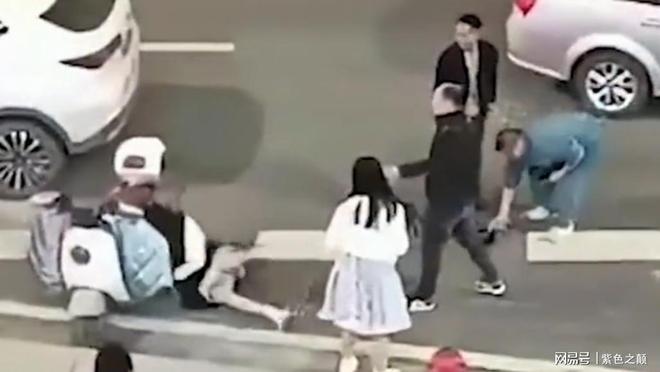 最新街头亲吻事件，科技打造未来之恋的浪漫时刻