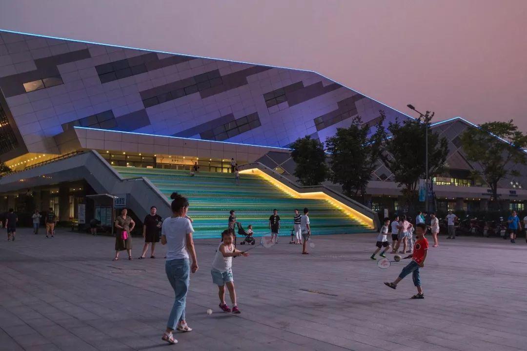 体育比赛喜报,小巷深处的运动盛宴与特色小店的非凡之旅