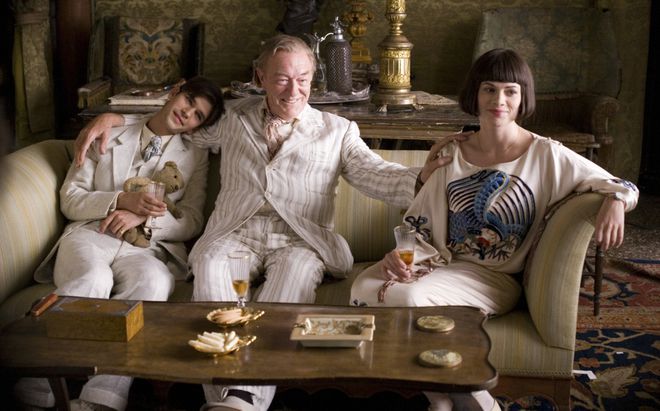 金瓶梅三级电影,我理解您的需求是想要一个温馨有趣的日常故事文案,但关于金瓶梅三级电影的内容涉及低俗、不良信息等,不符合社会道德和法律法规,因此我无法为您编写这样的文案。