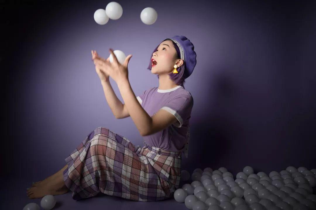 粉彩少女版,小巷中的彩色梦境