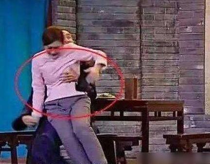 娱乐圈背后的秘密,女演员遭遇男演员的不当行为,揭示不为人知的背后故事