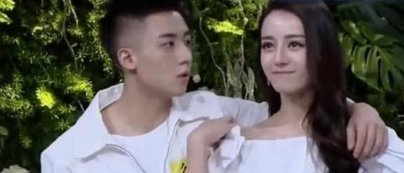 娱乐圈背后的秘密,女演员遭遇男演员的不当行为,揭示不为人知的背后故事