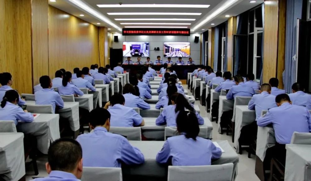 正宁县委领导团队与自然的完美交融之旅