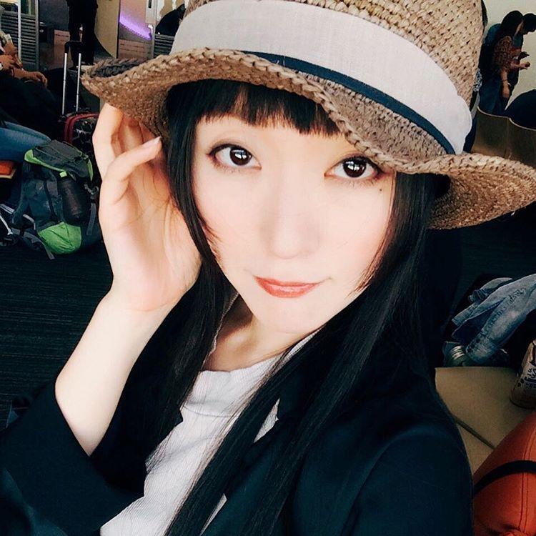 时代之光下的双生花，双胞胎最新写真绽放魅力风采