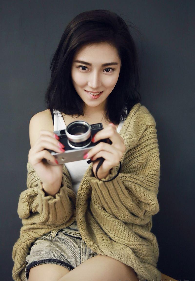 带琪字的明星探索自然美景之旅，内心的宁静与平和探寻